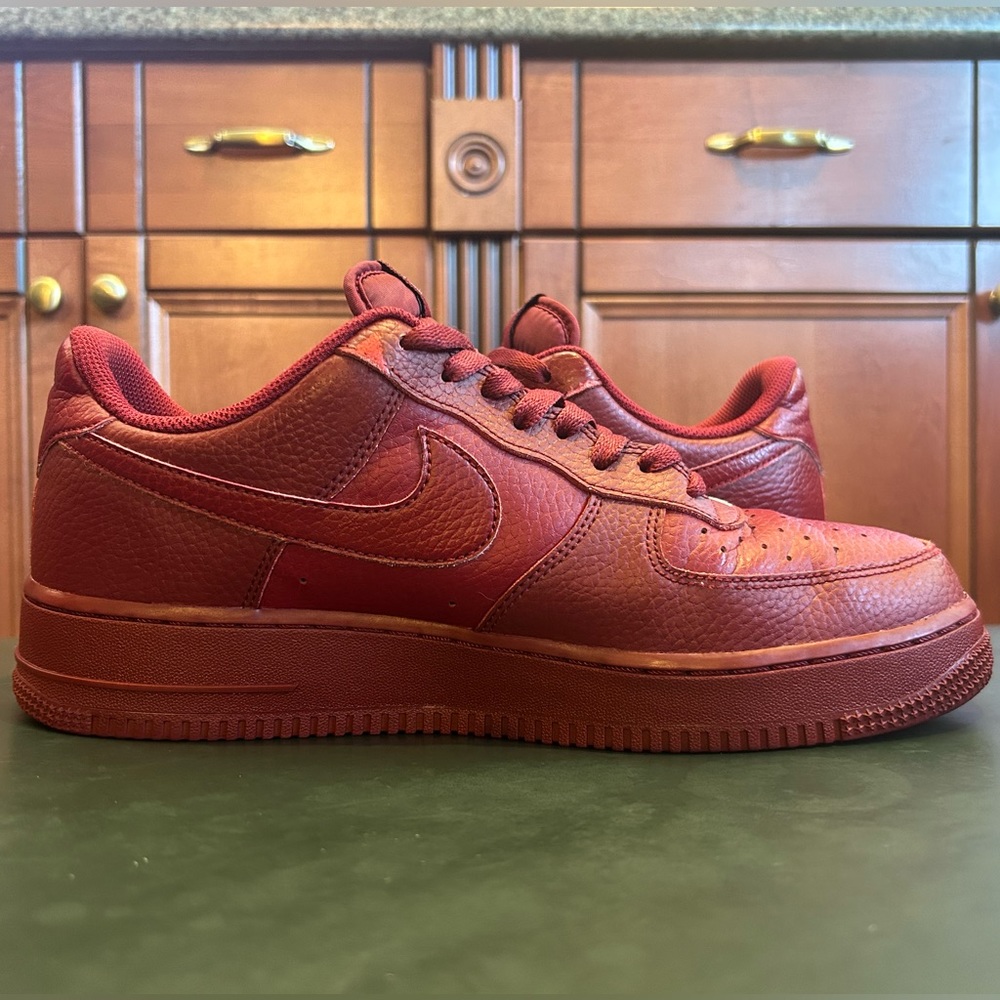 Nike Men's Air Force 1 Low '07 LV8 Burgundy AJ7280-600 - Sz 10 - EXCELLENT - Picture 11 of 13